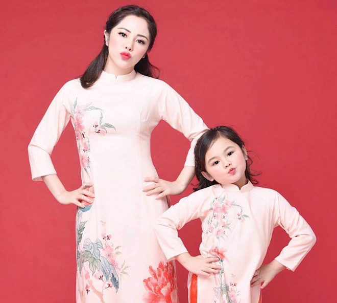 Bạch Lan Phương nhí nhảnh bên con gái