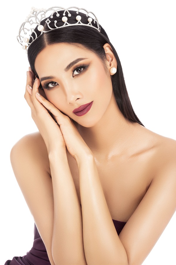 Mới đây nhất, cô chính thức được đơn vị giữ bản quyền công bố là đại diện Việt Nam tham dự cuộc thi Miss Universe - Hoa hậu Hoàn vũ Thế giới 2019.Không đẹp 