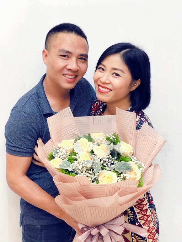 Hoàng Linh - Mạnh Hùng thường xuyên khiến dân tình ghen tỵ với những hình ảnh tình tứ, ngọt ngào,