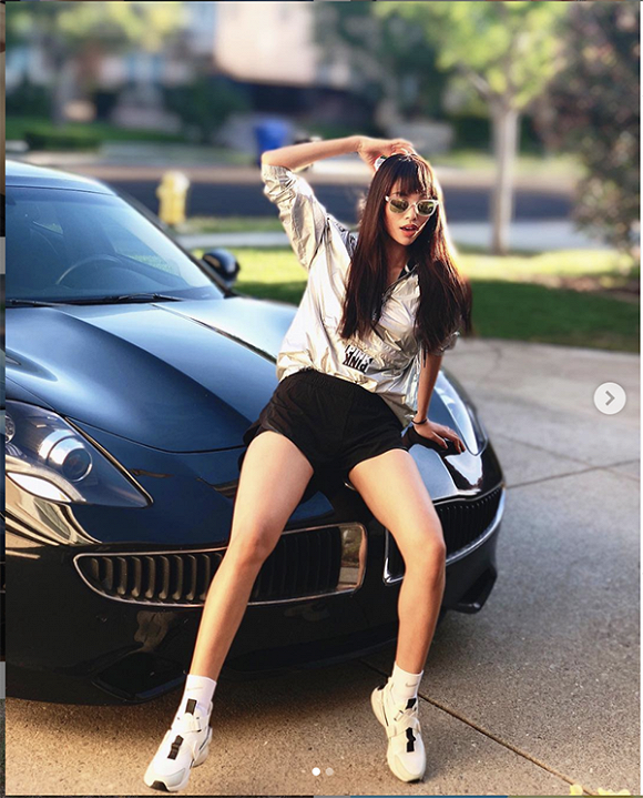 Có thể nói, vương miện hoa hậu đem tới cho cô quá nhiều thứ mơ ước.  
