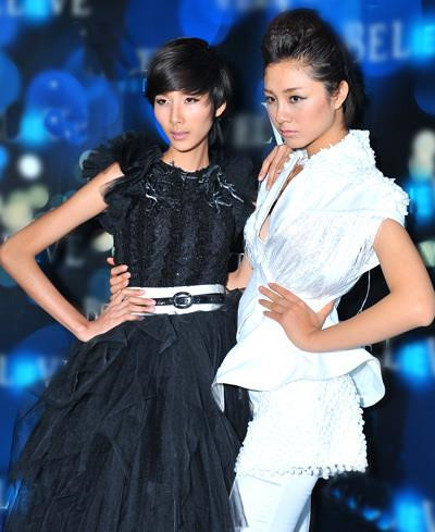 Chân dài 9X từng trải nghiệm style tóc tém nam tính. Bước ra khỏi Vietnam's Next Top Model, Hoàng Thùy hoạt động năng nổ, tấn công các kinh đô thời trang quốc tế như London (Anh), New York (Mỹ). Đến nay, cô vẫn được nhắc đến là một trong những quán quân thành công nhất.