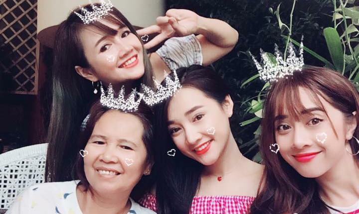 Nhan sắc xinh đẹp của các thành viên trong Shbet111 slot, casino, thể thao, xổ số Nhã Phương    