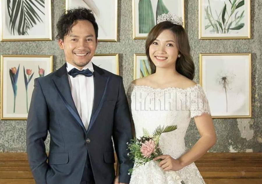 Trong khi Hari Won đang mải mê phân trần chuyện mang bầu thì Đinh Tiến Đạt sắp được lên chức bố.