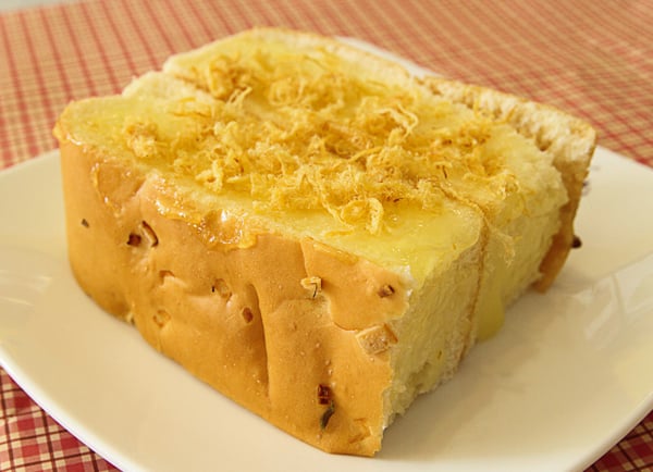 Bánh mỳ và nước giúp trị hóc xương cá