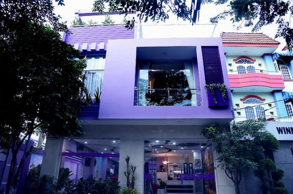 Ngôi biệt thự màu tím nổi bật