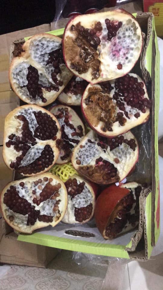 Số lựu hỏng mà cô nàng nhận được.