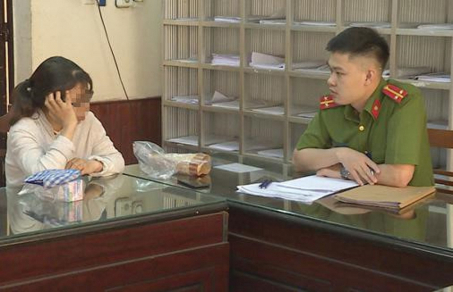 Trần Thị Huyền Trang tại cơ quan công an. (Ảnh: Công an nhân dân)