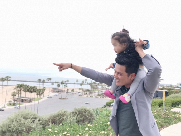 Diễn viên Hoàng Anh chưa vội đi làm mà dành thời gian này để vun đắp tình cảm với con gái.  