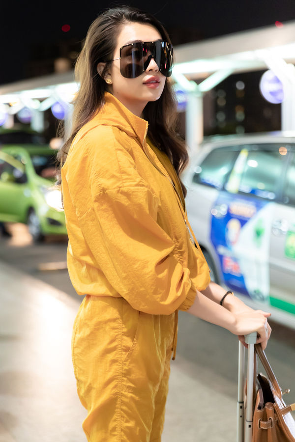 Có mặt trong chuyến đi cùng H’Hen Niê là Á hậu Lệ Hằng. Cả hai được khán giả gọi vui là cặp đôi “mẹ chồng nàng dâu”.    Tại cuộc thi Miss Universe 2018, không chỉ sang Thái Lan cổ vũ cho H’Hen Niê, Lệ Hằng còn nhiệt tình tư vấn và hỗ trợ Shbet999 com đăng nhập, phụ kiện cho đại diện Việt Nam.    