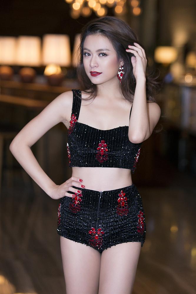Hiện tại, người đẹp Hà Thành không chỉ sở hữu gương mặt xinh đẹp mà body cũng thuộc dạng 