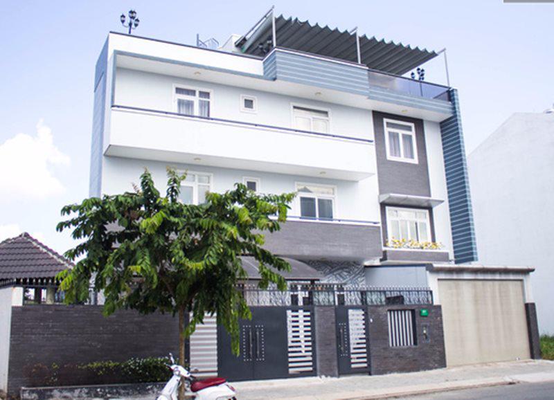 Căn biệt phủ to đẹp được nhiều người chú ý