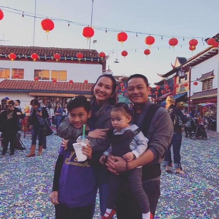 Ông xã Kim Hiền luôn thân thiết, coi cậu con trai riêng như con đẻ của mình.    