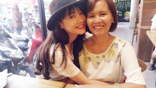 Mới đây, Nhã Phương đã khiến dân tình vô cùng xúc động khi chia sẻ về tình cảm của mẹ ruột dành cho mình khi đã đi lấy chồng.