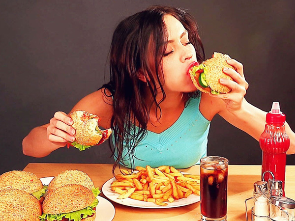 Không nên ăn uống tùy tiện nhất là ăn nhiều thịt đỏ
