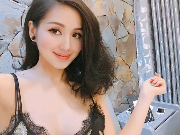 Tâm Tí khi mang thai lần 2 vẫn đẹp rạng ngời