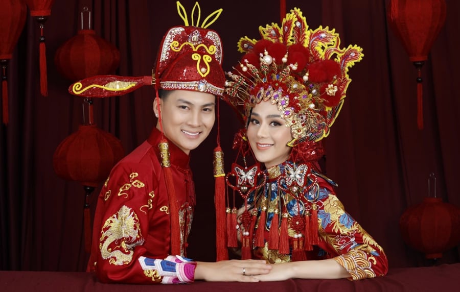 Vợ chồng Lâm Khánh Chi - Phi Hùng.    