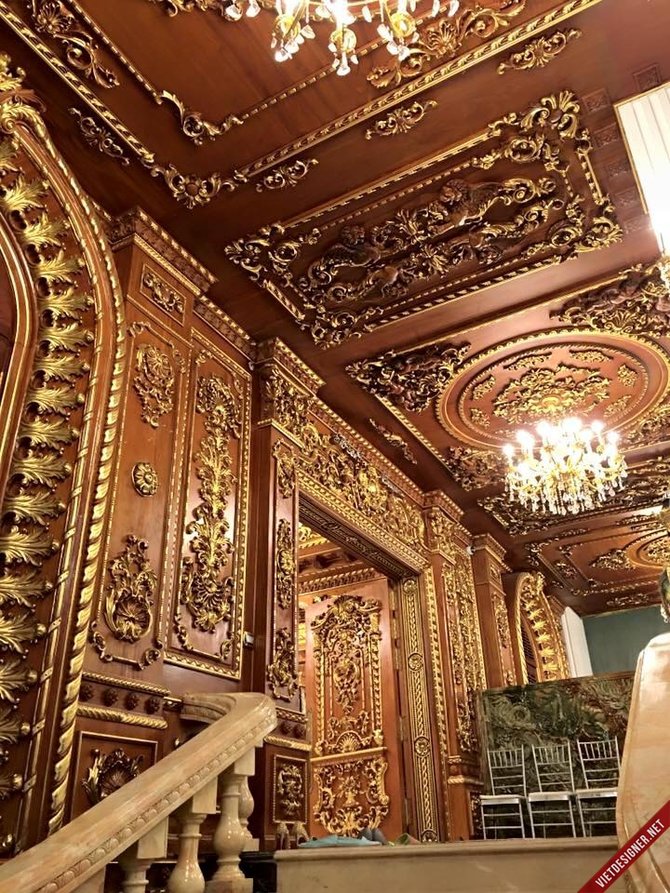 Nếu bước vào bên trong bạn sẽ cảm thấy thực sự cʜoáɴg ngợp vì nó được thiết kế theo lối kiến trúc hoàng gia Đông Phương.    