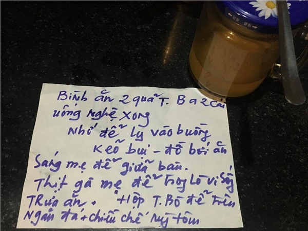 Thực đơn cho cả ngày cũng được mẹ dặn dò chu đáo.