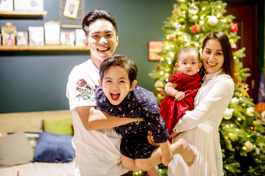 Khánh Thi - Phan Hiển đang hạnh phúc với tổ ấm có đủ con trai và con gái    