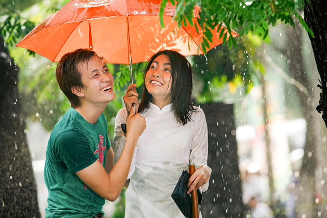 Những hình ảnh xinh đẹp trong tà áo dài của Trúc (Tăng Thanh Hà) đến nay vẫn để lại nhiều dấu ấn trong lòng khán giả. Khi những hình ảnh ngày ấy được đạo diễn chia sẻ, khán giả không khỏi bồi hồi nhớ về thời gian 