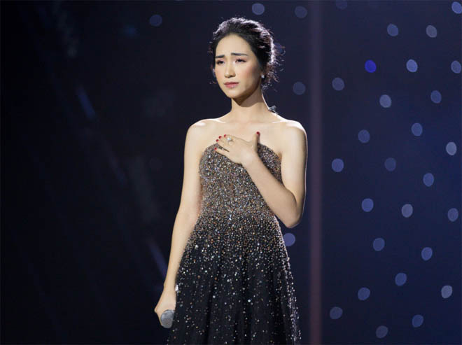 Hòa Minzy không dám hát phòng trà suốt 2 năm qua vì sợ không có khán giả đến xem.    