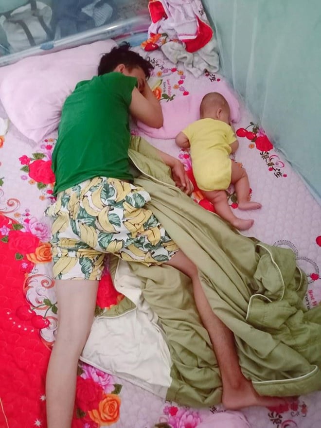 Chang Chang cho Zing.vn hay bé nhà chị chưa được 6 tháng nhưng đã giống cha y hệt, nhà bên chồng ai cũng nói khéo sinh, con gái như 