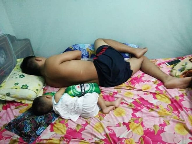 Về dáng ngủ của con trai, anh Ba Tuấn cho biết: 