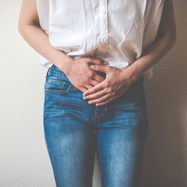 Đau bụng dữ dội cần khám bác sĩ gấp