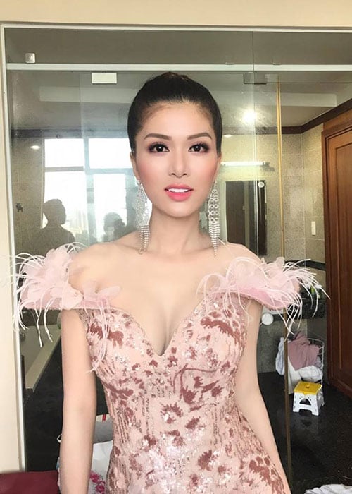 Vẻ đẹp  mặn mà của người đẹp Oanh Yến
