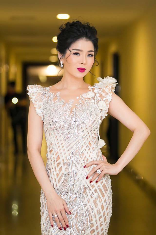 Những bộ cánh của nữ hoàng không chỉ đẹp, kiêu sa, lộng lẫy mà còn rất hợp mắt và tinh tế thể hiện phong cách sang trọng của chủ nhân.