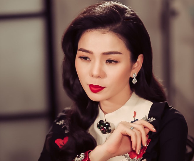 Lệ Quyên được mệnh danh là 'đại gia ngầm' của showbiz Việt khi sở hữu khối tài sản khủng: biệt thự triệu đô, xế hộp hạng sang, túi xách hiệu đắt tiền…  