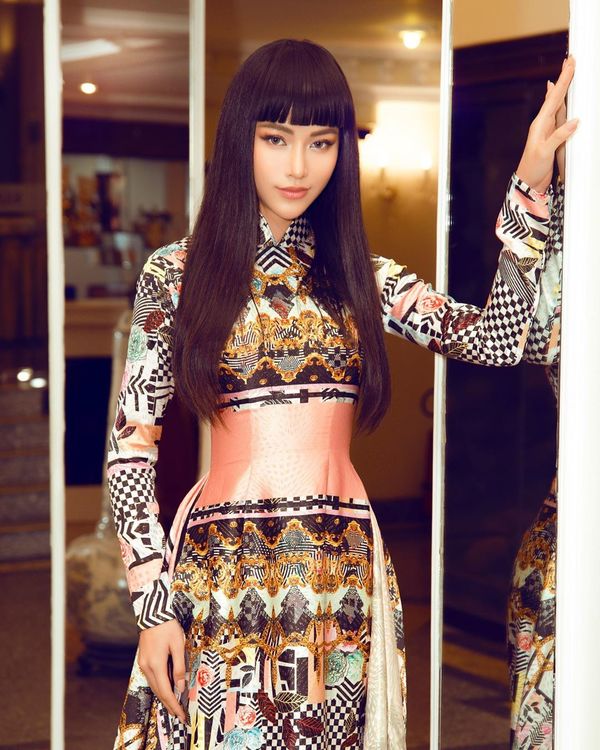 Phương Khánh hóa thân thành nữ hoàng Ai Cập với style mới nhất của mình.  