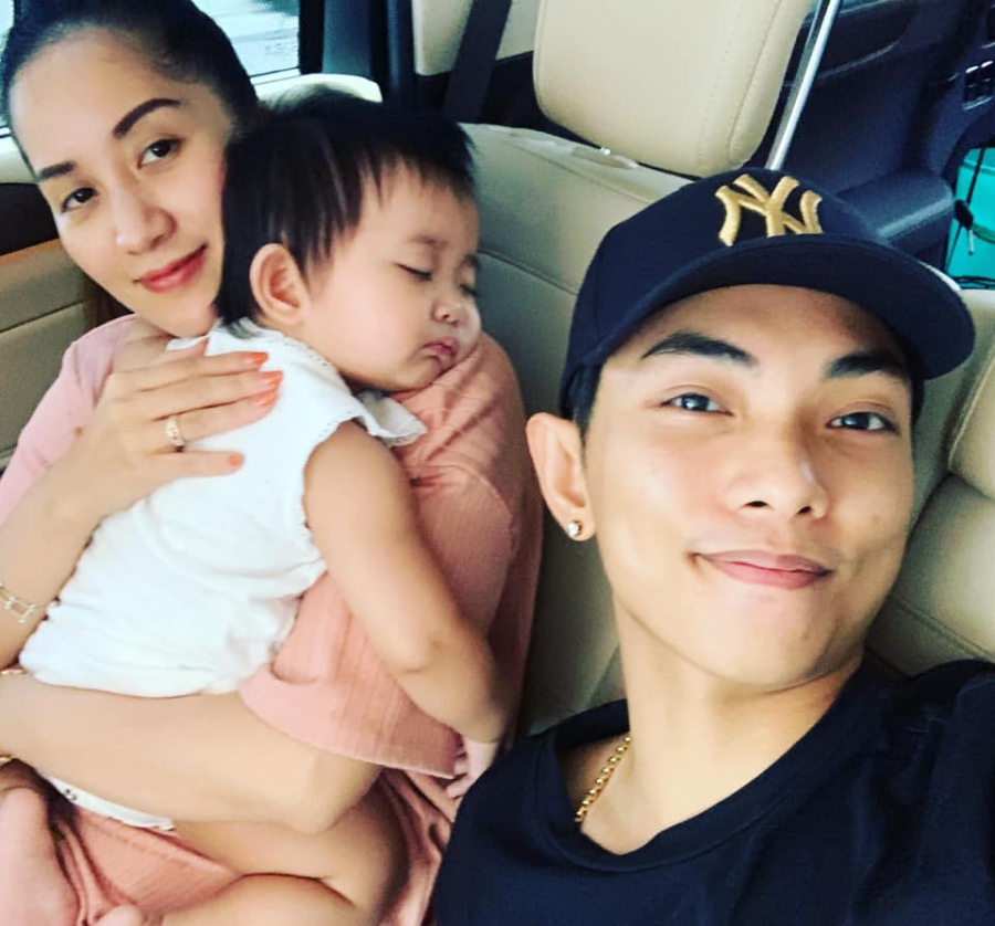 Gia đình Khánh Thy hạnh phúc bên nhau