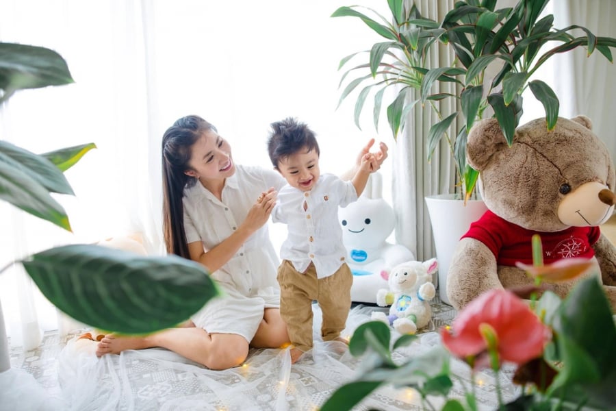 Quý tử nhà Nguyệt Ánh sở hữu nhiều nét đẹp của cả bố lẫn mẹ, với Shbet123 Link Vào ShBet Mới Nhất đen dày, đôi mắt tròn, hàng lông mi cong và Mừng SHBET phiên bản mới 2025 trắng.