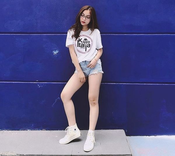 Nhật Lê diễn quần 5cm khắp mọi nơi.  