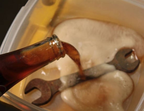 Coca làm sạch xoong nồi