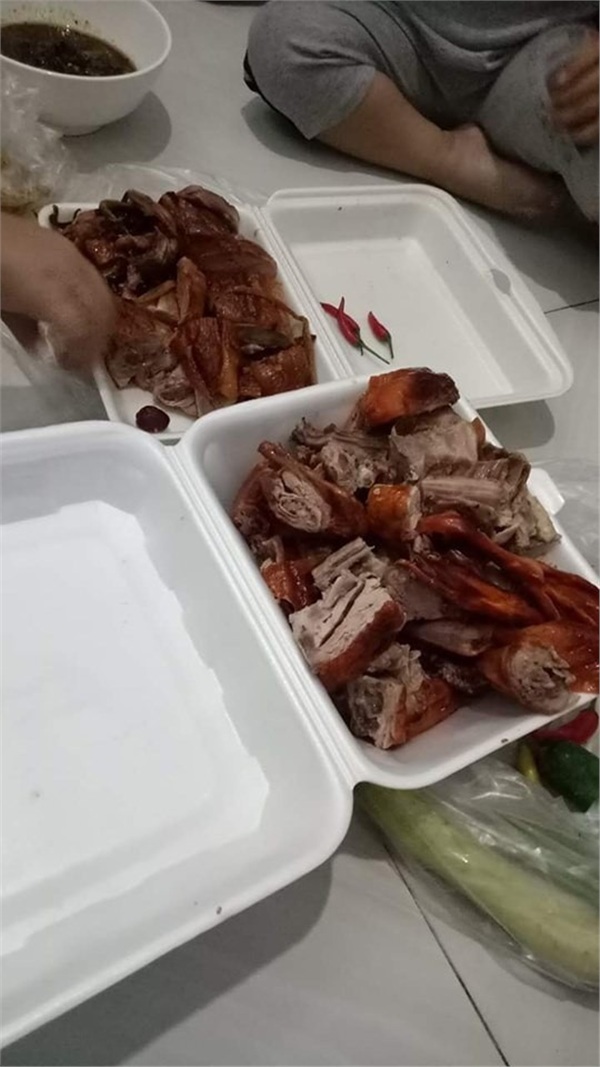 Nhìn hình ảnh này mà ai cũng thương cảm.