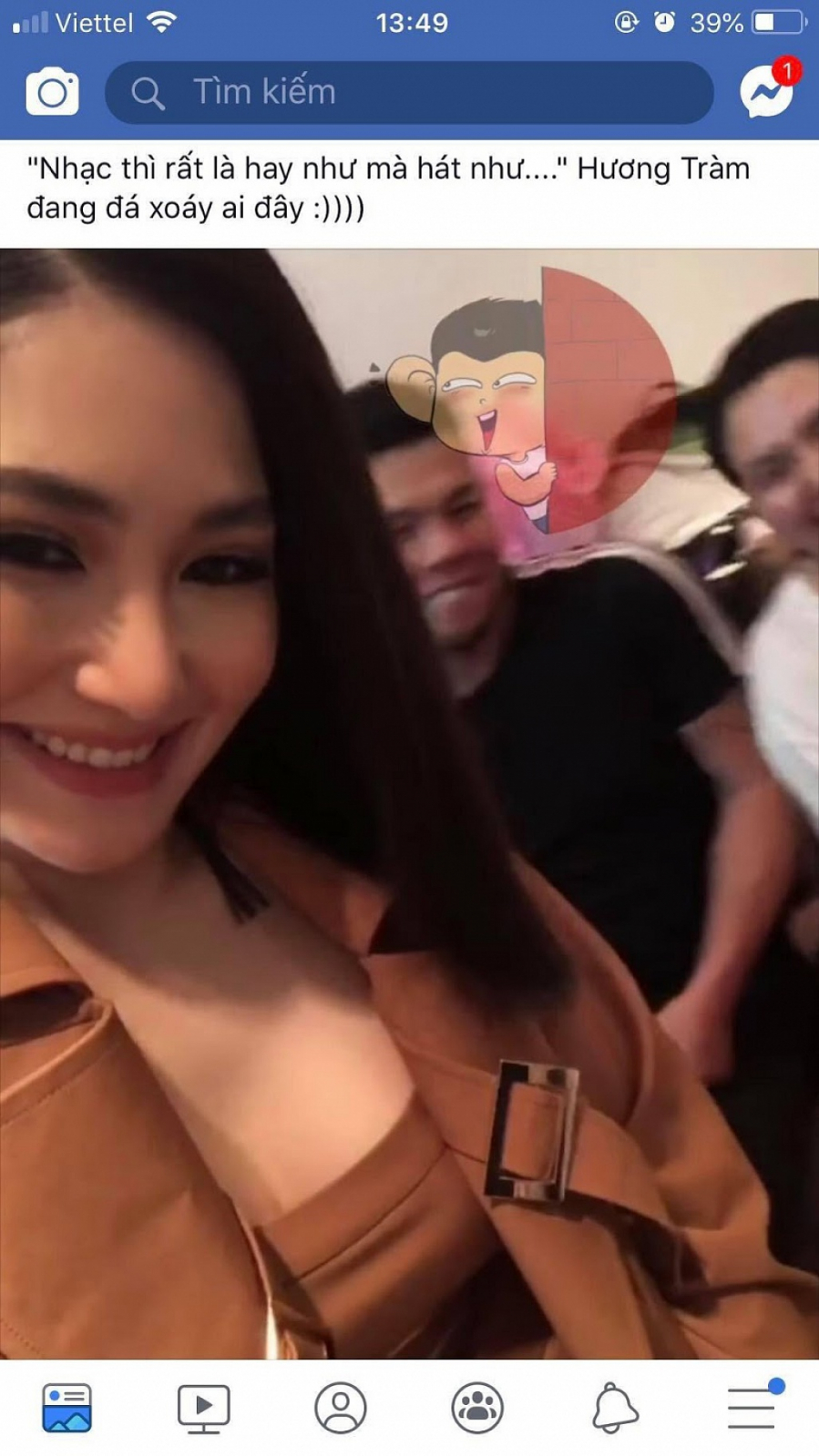 Tưởng chừng đã chấm dứt “chiến tranh” thì mới đây Hương Tràm lại tiếp tục làm khán giả “nóng mặt” vì đoạn clip được nghi ngờ là đá xéo Chi Pu. Cụ thể khi đang ở trong hậu trường cùng với Ekip của mình, không rõ vì nguyên do gì mà giọng ca “Em gái mưa” đã ngẫu hứng hát “Nhạc thì rất là hay như mà hát như…”. Mặc dù không nói rõ đích danh nhân vật nào nhưng nhiều người vẫn đồn đoán Hương Tràm đang muốn chê giọng hát của “ca sĩ tự phong” Chi Pu.    