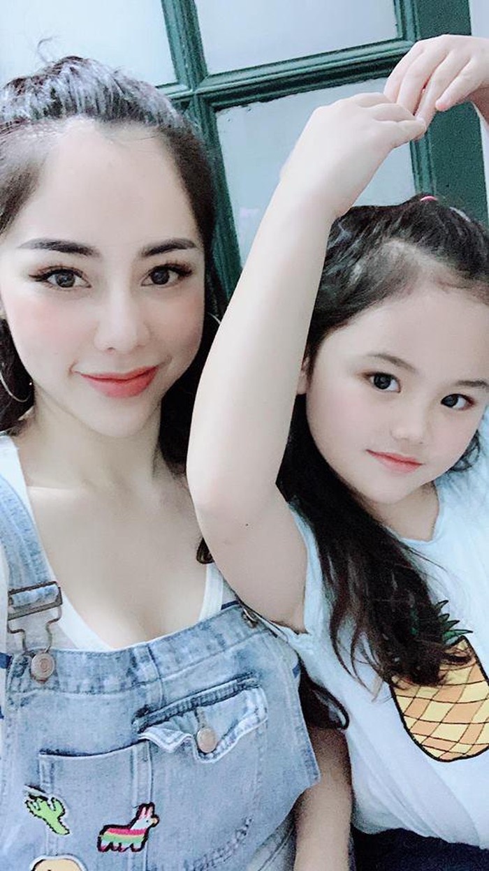 Con gái Bạch Lan Phương xinh đẹp giống mẹ