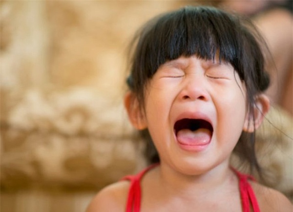 Đừng xát muối vào trái tim non nớt của trẻ bằng những câu nói đùa vô duyên của mình