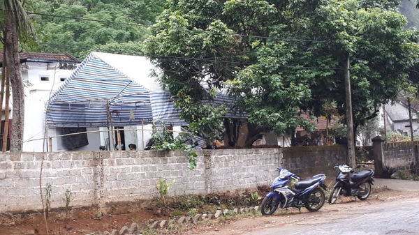 Ngôi nhà xảy ra sự việc.