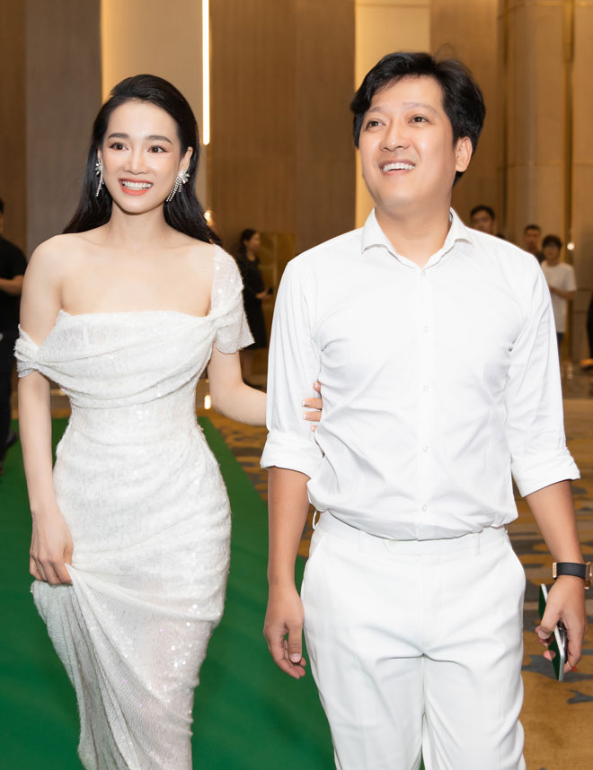 Trường Giang tổ chức tiệc sinh nhật cho Nhã Phương.    