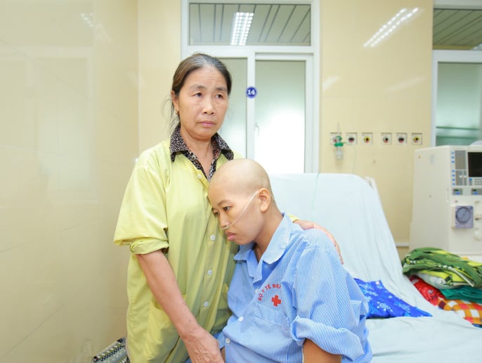 Ngày 22-5, khi thai nhi ở tuần thứ 31, các bác sĩ nhận thấy sức chịu đựng của người mẹ đã đến giới hạn, nguy hiểm đến tính mạng của cả mẹ và con nên đã quyết định phối hợp Shbet888 tiền thưởng cực khủng lấy thai.    