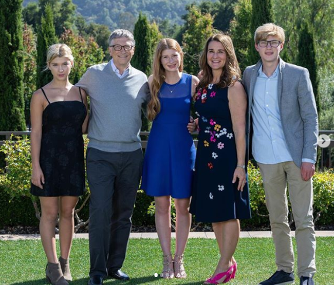 gates-family-1558616718315821745488-1558616731016233716122
