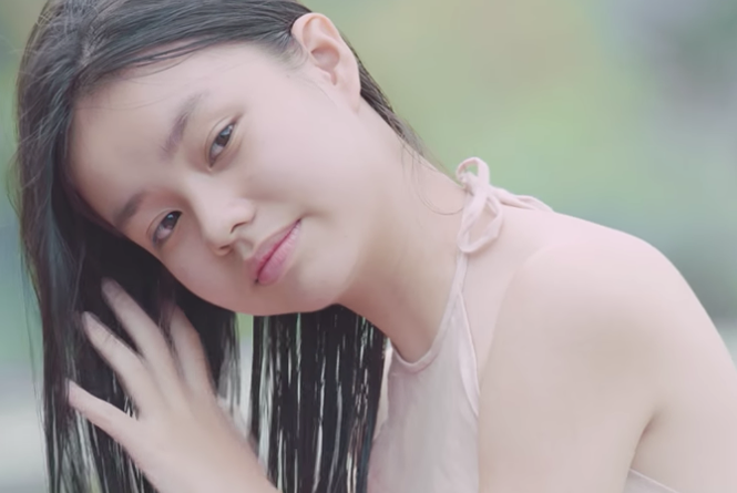 Nguyễn Phương Trà My sinh năm 2004, là diễn viên chính trong phim Vợ ba của đạo diễn Ash Mayfair (Nguyễn Phương Anh). Phim lấy bối cảnh thế kỷ 19. Trà My vào vai Mây, cô gái còn rất trẻ con nhưng đã được gả vào làm vợ ba của con trai một Shbet111 slot, casino, thể thao, xổ số địa chủ. Tại đây, tâm hồn non trẻ của cô được tiếp xúc với chuyện vợ chồng, tình dục và những mối quan hệ phức tạp trong thế giới người lớn.
