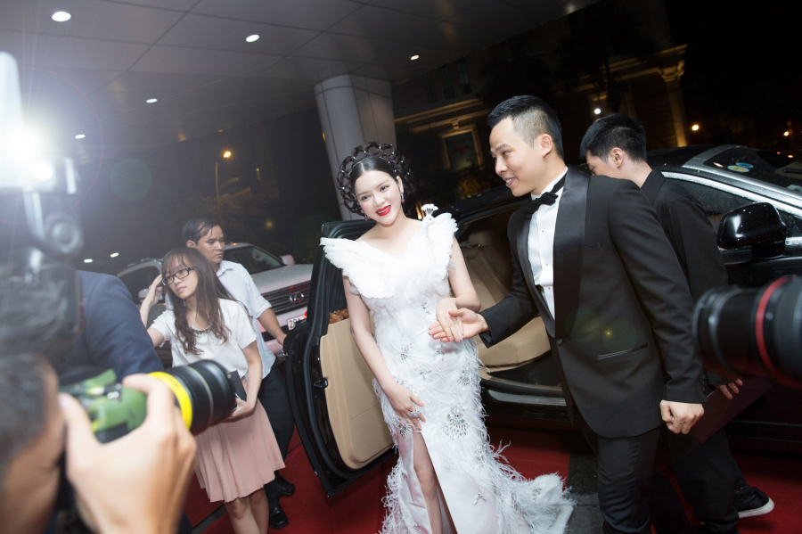Vũ Khắc Tiệp và Lý Nhã Kỳ đang là tâm điểm chú ý vì câu chuyện Cannes.    