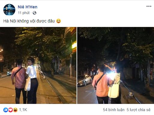 H’hen Niê đăng tải bức hình tay trong tay cùng trai lạ.    