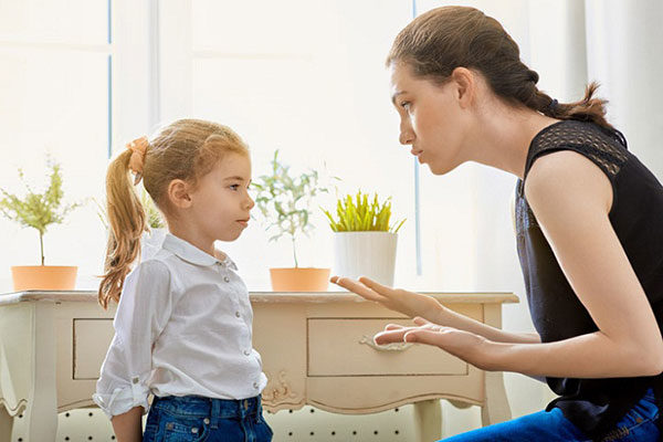 Không nên bắt đứa lớn nhường đứa bé