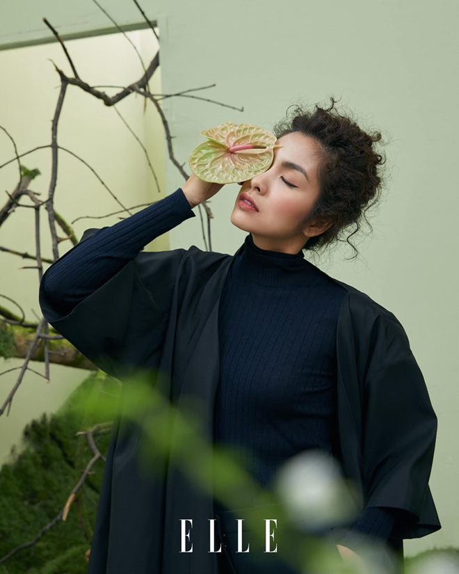 Nhiều tháng trước, Tăng Thanh Hà đã ngầm báo sự trở lại showbiz bằng việc xuất hiện trong tuần lễ thời trang với vai trò nhà thiết kế. Còn hôm nay, cô đã chính thức trở lại đầy ngoạn mục.    