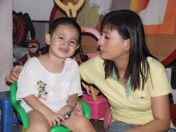 Hình ảnh đáng yêu của con trai Cát Phượng lúc 9 tháng tuổi.